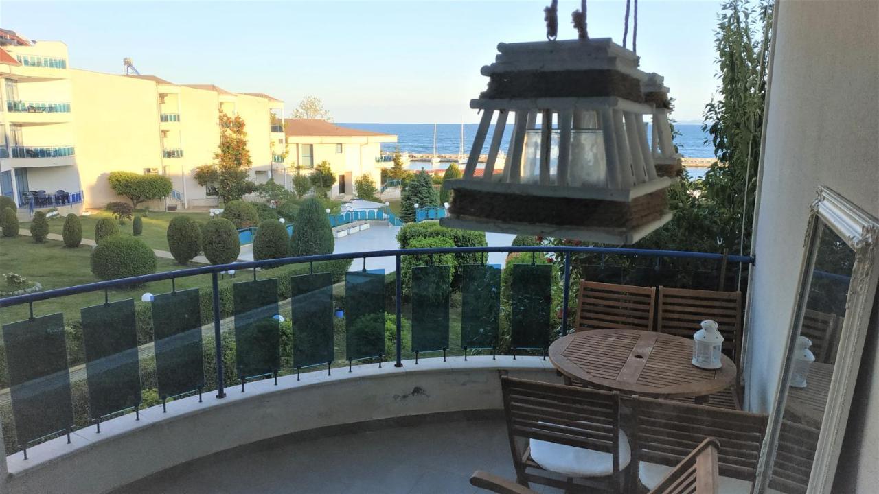 Baratero Vlas Marina Apartment Sveti Vlas Eksteriør billede