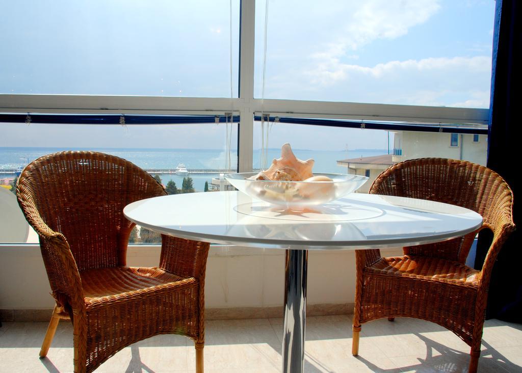Baratero Vlas Marina Apartment Sveti Vlas Eksteriør billede