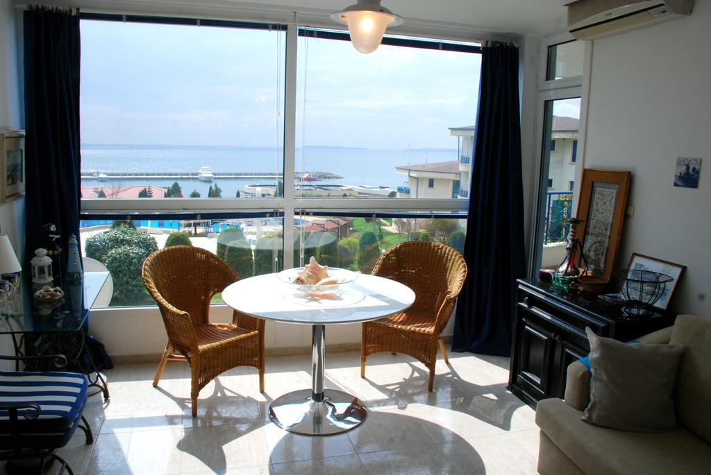 Baratero Vlas Marina Apartment Sveti Vlas Eksteriør billede