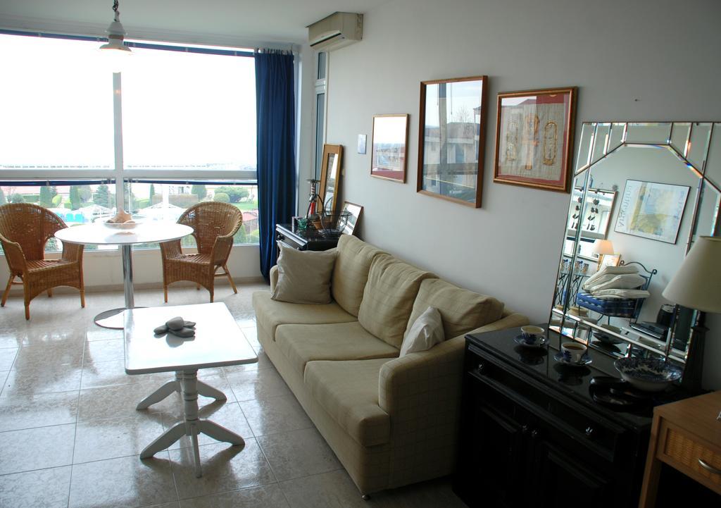 Baratero Vlas Marina Apartment Sveti Vlas Eksteriør billede
