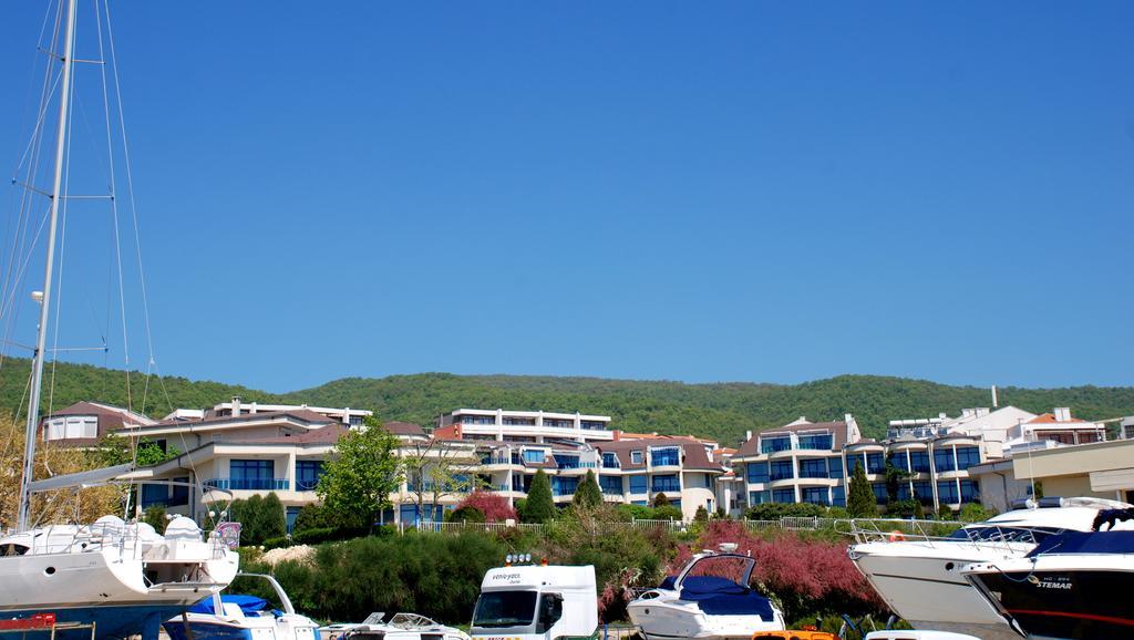 Baratero Vlas Marina Apartment Sveti Vlas Eksteriør billede