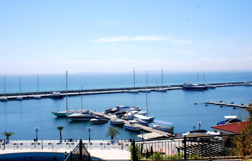 Baratero Vlas Marina Apartment Sveti Vlas Eksteriør billede