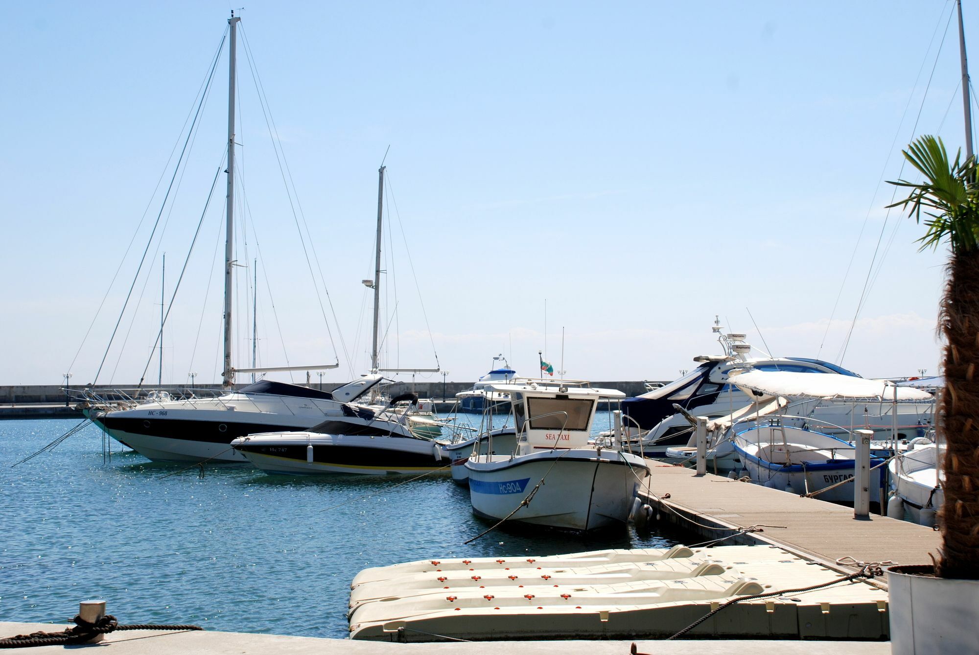 Baratero Vlas Marina Apartment Sveti Vlas Eksteriør billede